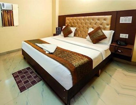 Runway Stay New Delhi Exterior photo